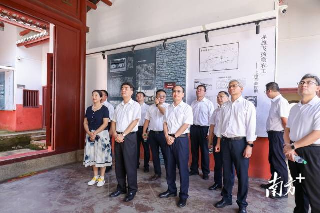 在走访乡镇、企业、县职能部门的基础上，“双百行动”服务队共同制定《东源县人民政府—开云网页版登录入口、广东开放大学“双百行动”工作项目实施清单》。