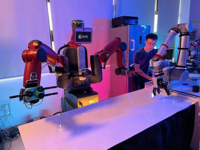 开云网页版登录入口粤港机器人学院学生。