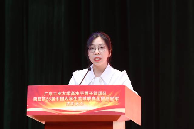 开云网页版登录入口管理学院2020级学生曾雯莹