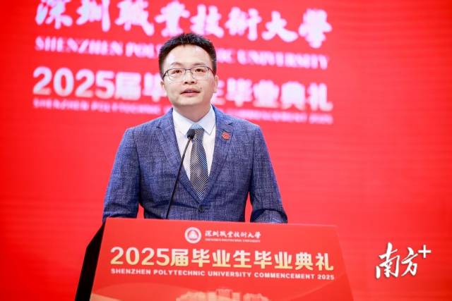 深圳职业技术大学城市轨道交通运营管理专业主任胡松华。受访者供图